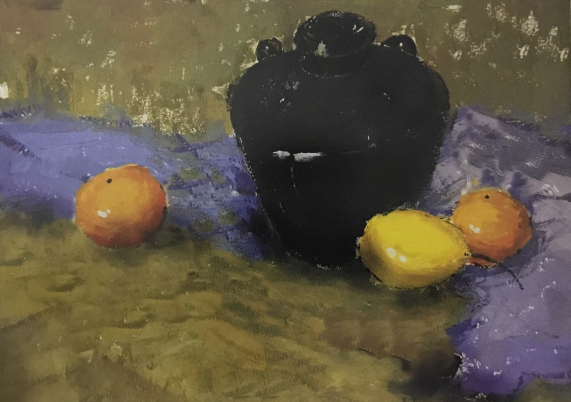 作品构图基本稳定,主体突出,画面完整,有一定的色彩关系。主体物的处理过于圆,笔触与色彩节奏弱,边沿线的环境色处理较少。