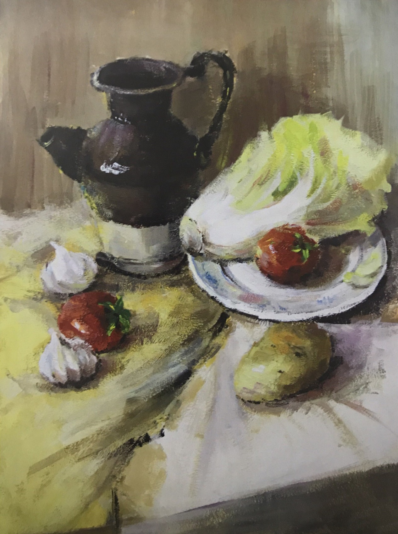 作品构图基本稳定,主体突出,画面完整,有一定的色调关系。不足点:白菜与盘子外形的色彩与形体处理不够。