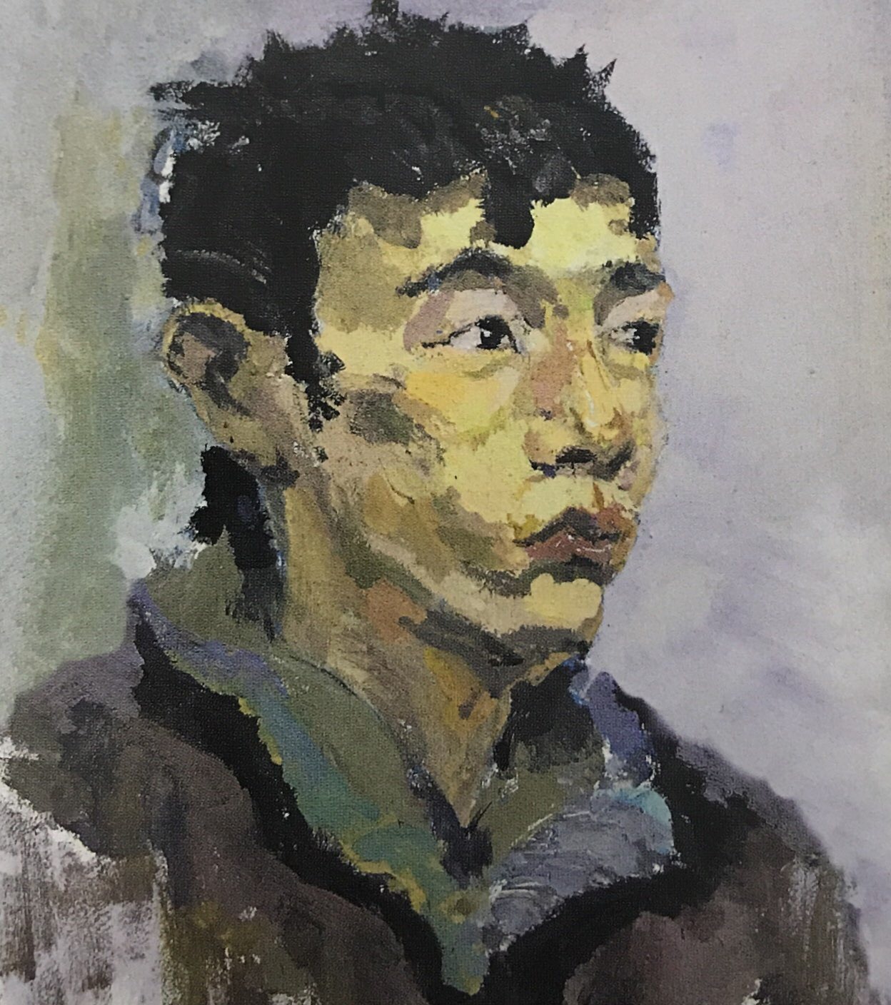 评析:这是一幅彩色头像写生作品,构图合理,形象突出,造型与基本色彩关系准确。不足点:暗部细节的处理不够到位。