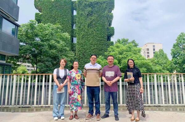 42b2cf8b967247141baf133cf0b2126