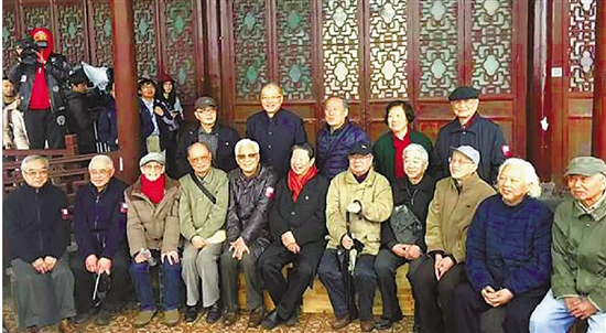 1928年03月16日,国立艺术院全体师生集结孤山留下一张经典照片