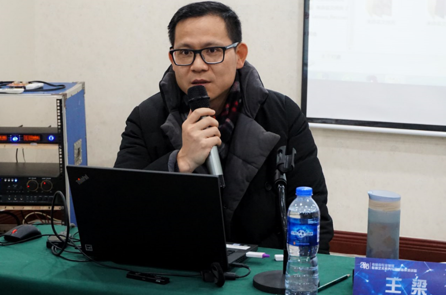 王梁老师讲授素描、速写理论与实践教学